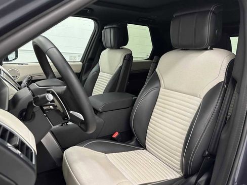 Used 2024 Land Rover Discovery Dynamic SE image 13