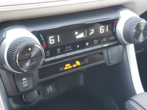 Used 2016 Toyota Highlander Limited image 30