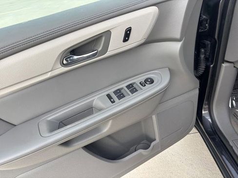 Used 2015 Chevrolet Traverse LT w/ Style and Technology Package image 12