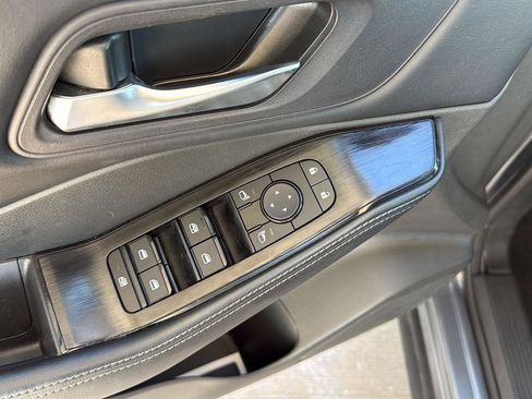 Used 2024 Nissan Rogue SV FWD image 14
