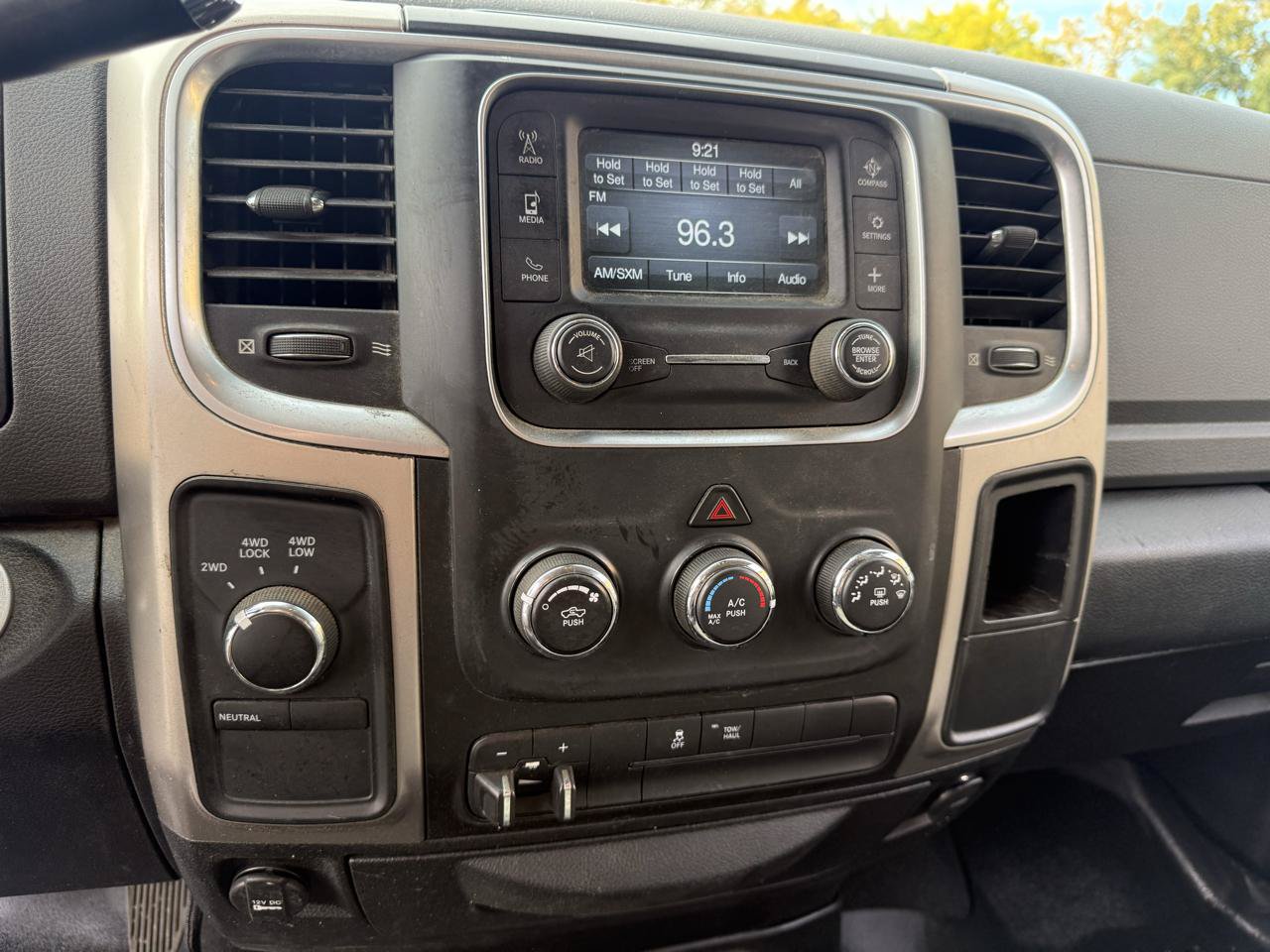 Used 2018 RAM 2500 SLT AWD/4WD image 27