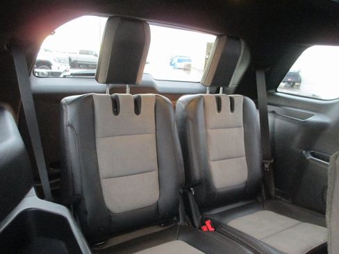 Used 2017 Ford Explorer XLT w/ Equipment Group 202A image 21
