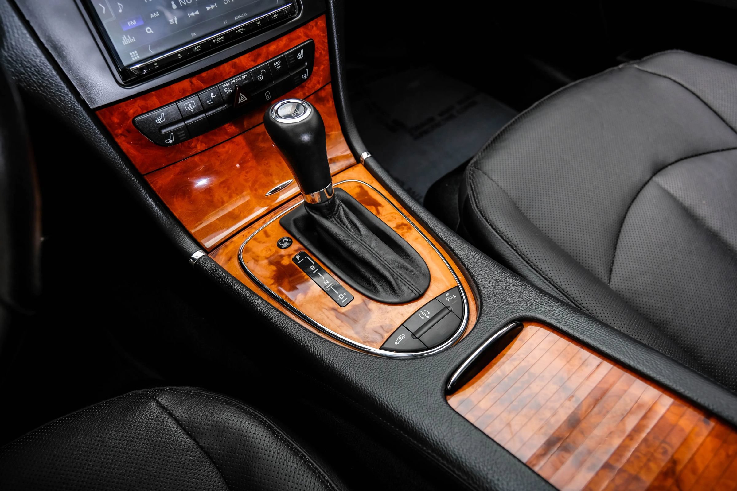 Used 2009 Mercedes-Benz E 550 Sedan image 27