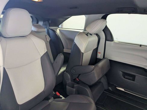 Used 2021 Toyota Sienna XSE AWD/4WD image 34