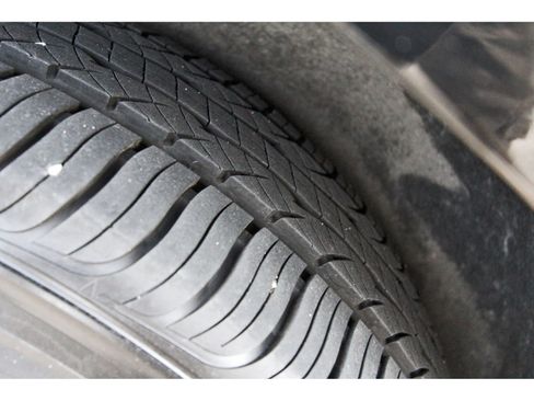 Used 2023 Chrysler Pacifica Touring-L FWD image 33