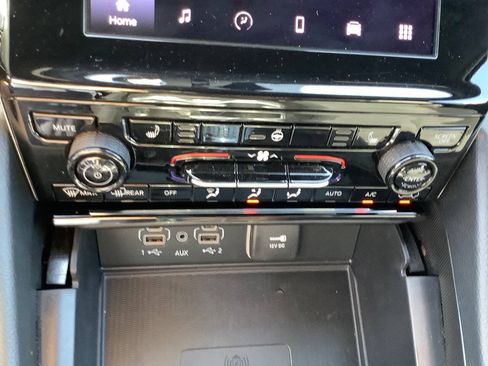Used 2025 Jeep Grand Cherokee L Laredo AWD/4WD image 51