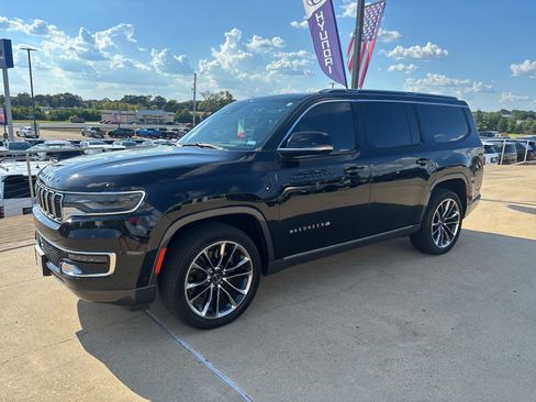Used 2022 Jeep Wagoneer Series III w/ Premium Group I AWD/4WD image 1
