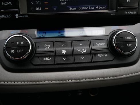 Used 2018 Toyota RAV4 XLE AWD/4WD image 23