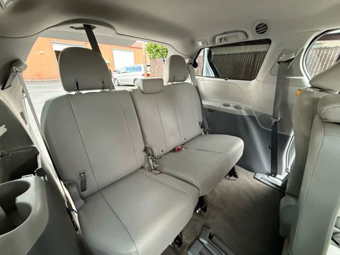 Used 2013 Toyota Sienna XLE image 11