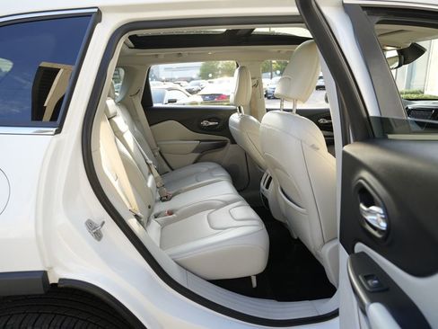 Used 2019 Jeep Cherokee Limited AWD/4WD image 37