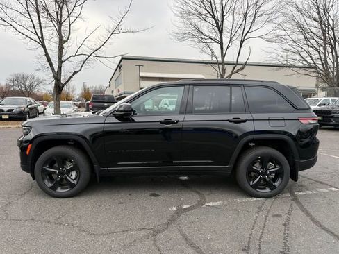 New 2025 Jeep Grand Cherokee Limited w/ Luxury Tech Group II image 11