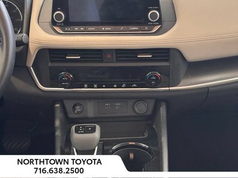 Used 2025 Nissan Rogue SV AWD/4WD image 15