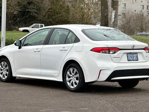 Used 2022 Toyota Corolla LE image 6