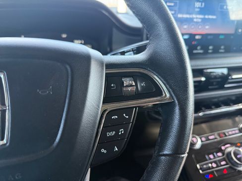 Used 2022 Lincoln Nautilus AWD w/ Premium Package image 18