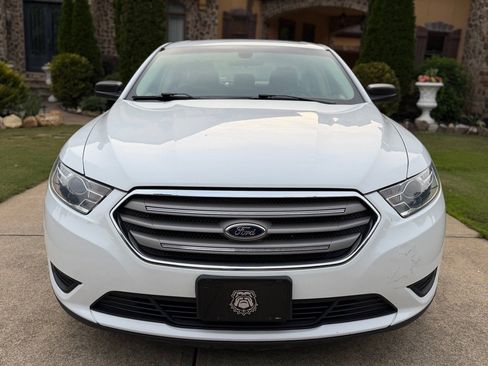 Used 2015 Ford Taurus SE FWD image 2