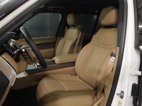Used 2025 Land Rover Range Rover SE image 5
