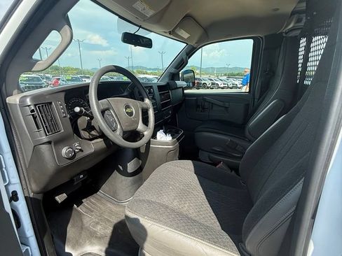 Used 2025 Chevrolet Express 2500 w/ Driver Convenience Package RWD image 7