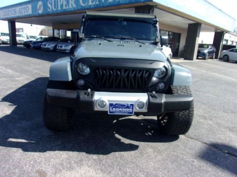 Used 2015 Jeep Wrangler Unlimited Sahara AWD/4WD image 3