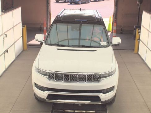 Used 2022 Jeep Grand Wagoneer Series III w/ Rear Seat Video Group 1 image 2