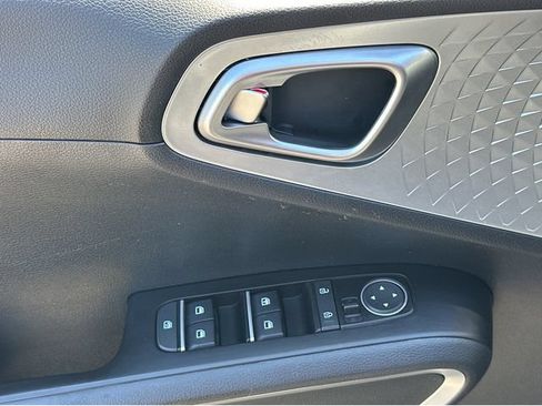 Used 2023 Kia Soul LX w/ Option Group 015 FWD image 22