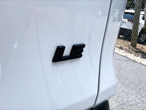 Used 2022 Toyota RAV4 LE FWD image 10