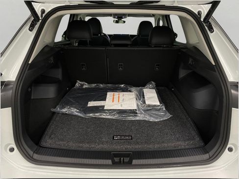 New 2025 Volkswagen Tiguan SE image 5