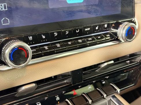 Used 2025 GMC Canyon Denali AWD/4WD image 15