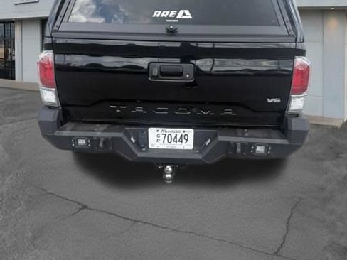 Used 2022 Toyota Tacoma TRD Off-Road AWD/4WD image 7