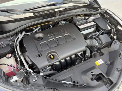 Used 2019 Toyota C-HR LE FWD image 25