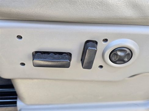 Used 2003 GMC Sierra 2500 SLT w/ SLT Preferred Equipment Group image 25