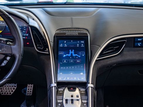 Used 2024 Ferrari Roma Spider image 16