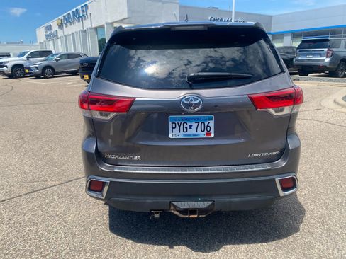 Used 2017 Toyota Highlander Limited AWD/4WD image 6