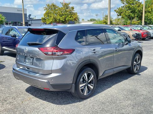 Certified 2025 Nissan Rogue SL w/ SL Premium Package FWD image 4