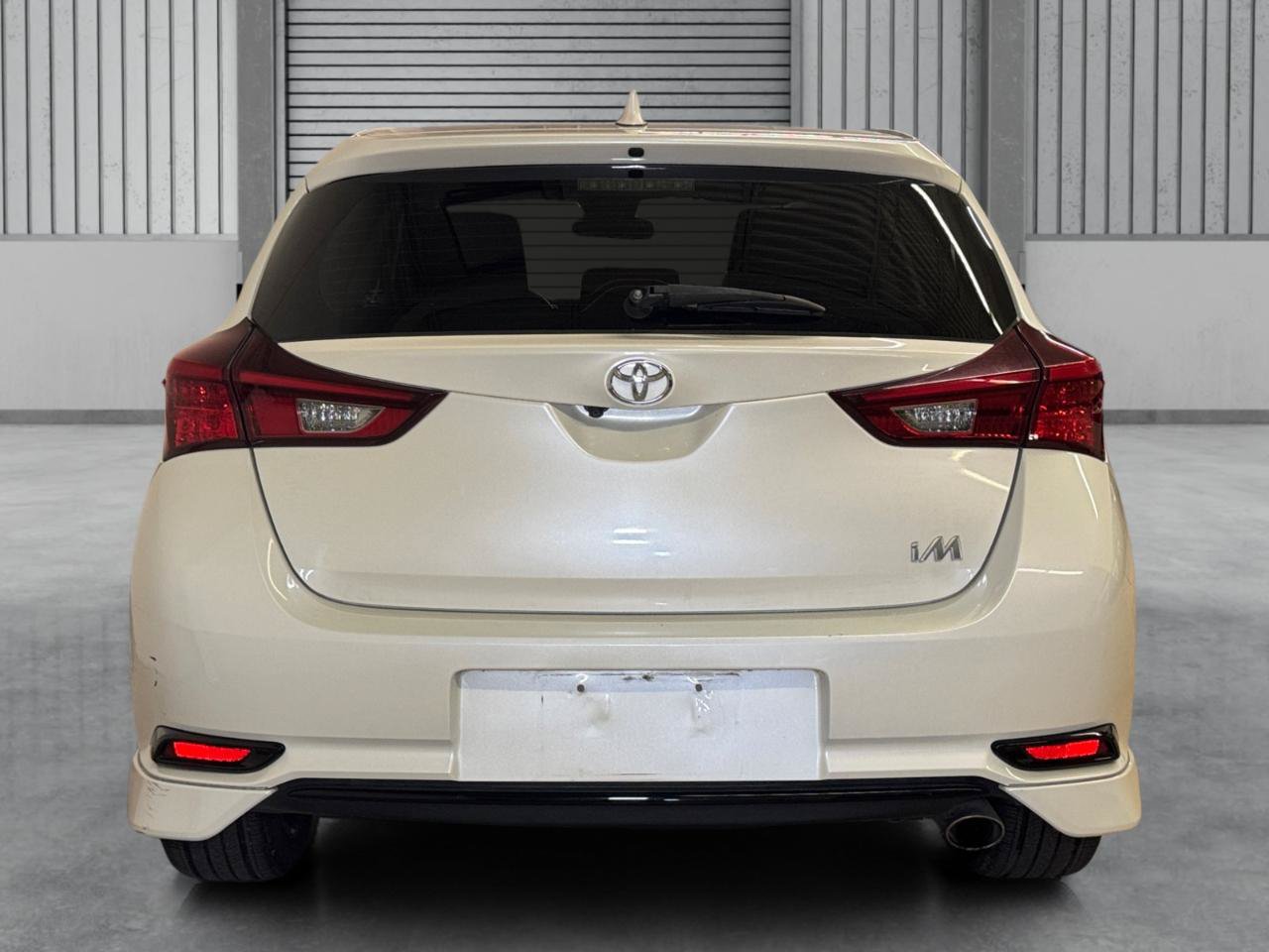 Used 2017 Toyota Corolla iM FWD image 10