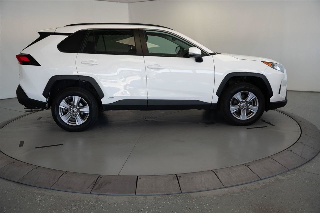 Used 2022 Toyota RAV4 LE AWD/4WD image 8