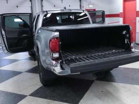 Used 2022 Toyota Tacoma SR5 RWD image 25