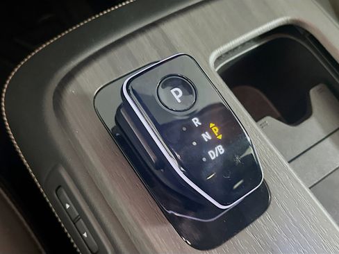 Used 2024 Nissan Ariya AWD image 24