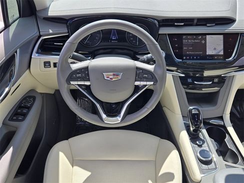 Used 2024 Cadillac XT6 Premium Luxury w/ Technology Package image 13