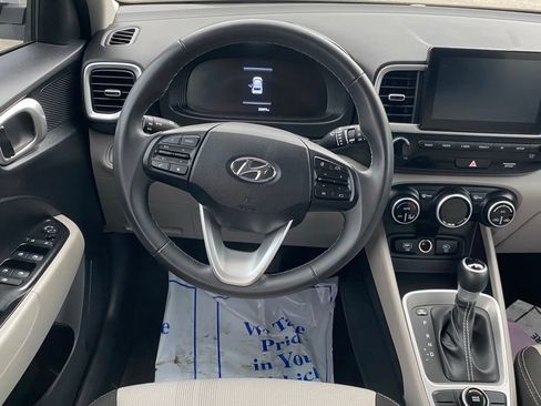 Used 2025 Hyundai Venue SEL FWD image 10