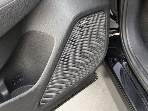 Used 2025 Mitsubishi Outlander SE image 17