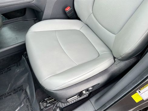 Used 2024 Toyota Sienna XLE w/ XLE Plus Package image 19