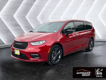 New 2026 Chrysler Pacifica Select