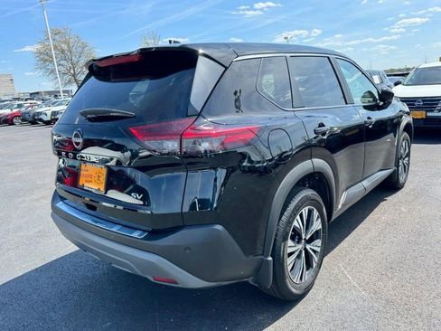 Used 2023 Nissan Rogue SV image 3