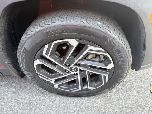Used 2025 Hyundai Tucson Limited AWD/4WD image 9