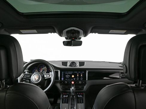 Certified 2026 Porsche Macan image 18