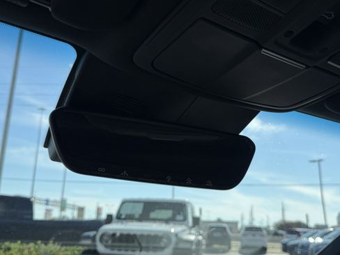 Used 2022 Genesis G70 2.0T w/ Prestige Package image 25