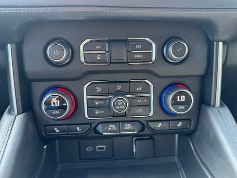 Used 2022 Chevrolet Tahoe Z71 w/ Luxury Package AWD/4WD image 29