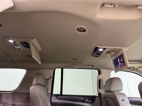 Used 2015 Chevrolet Suburban LTZ RWD image 37