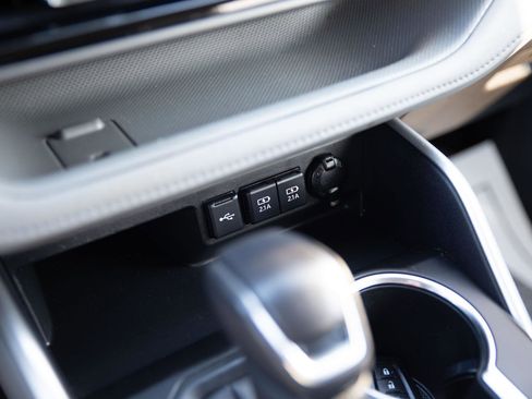 Used 2020 Toyota Highlander LE image 16