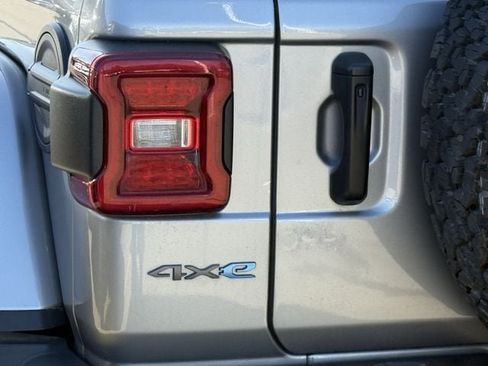 Used 2021 Jeep Wrangler Unlimited Rubicon 4xe w/ Steel Bumper Group AWD/4WD image 6